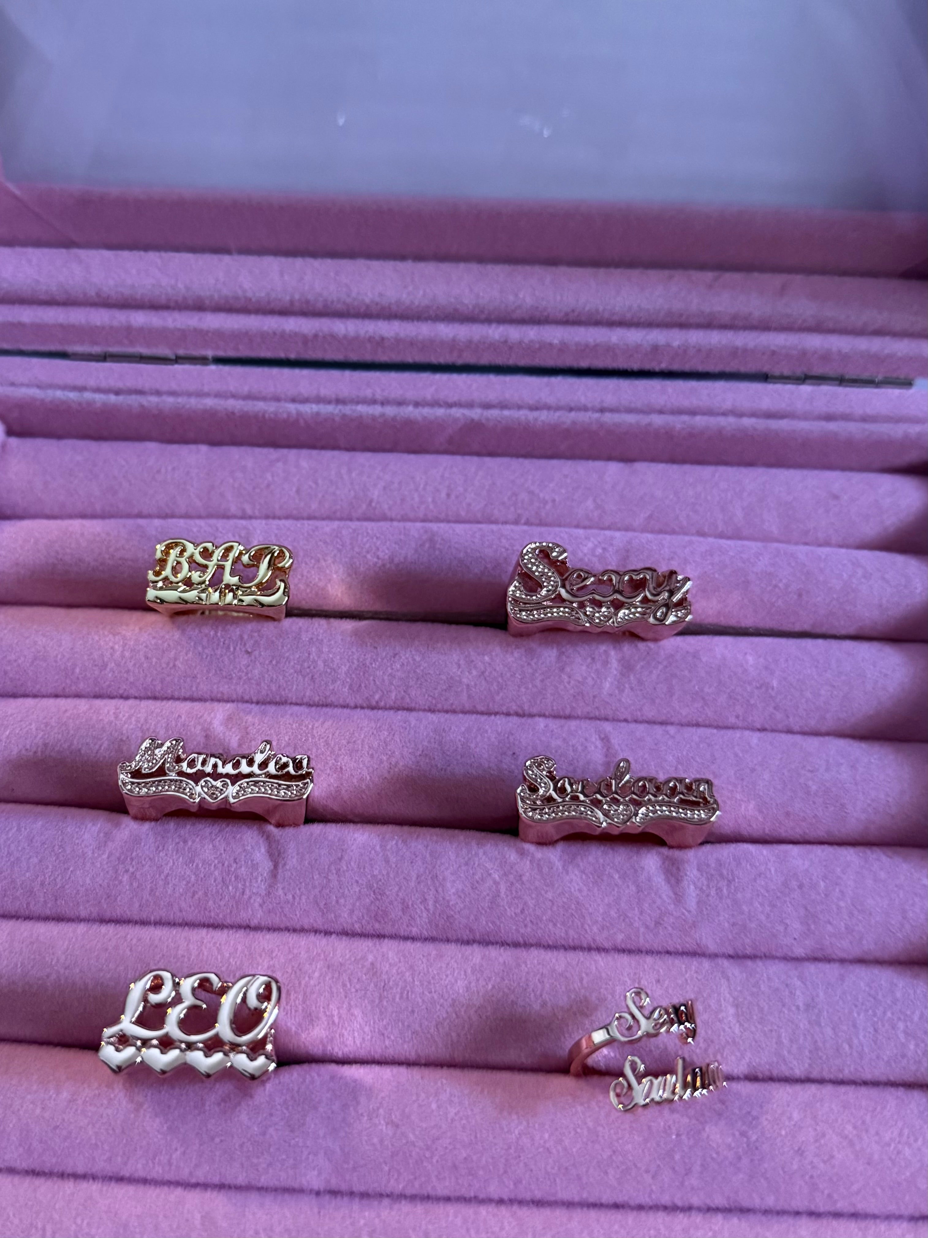 Soulaan HEART CARVED NAME RING