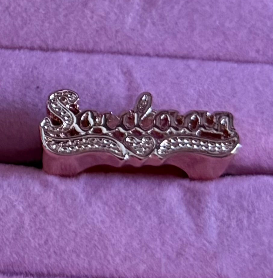 Soulaan HEART CARVED NAME RING